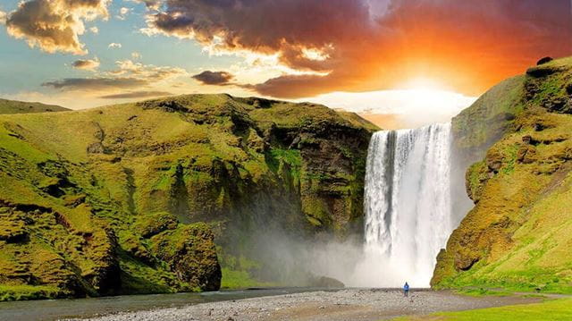 What to see Iceland: Skogafoss midnight sun